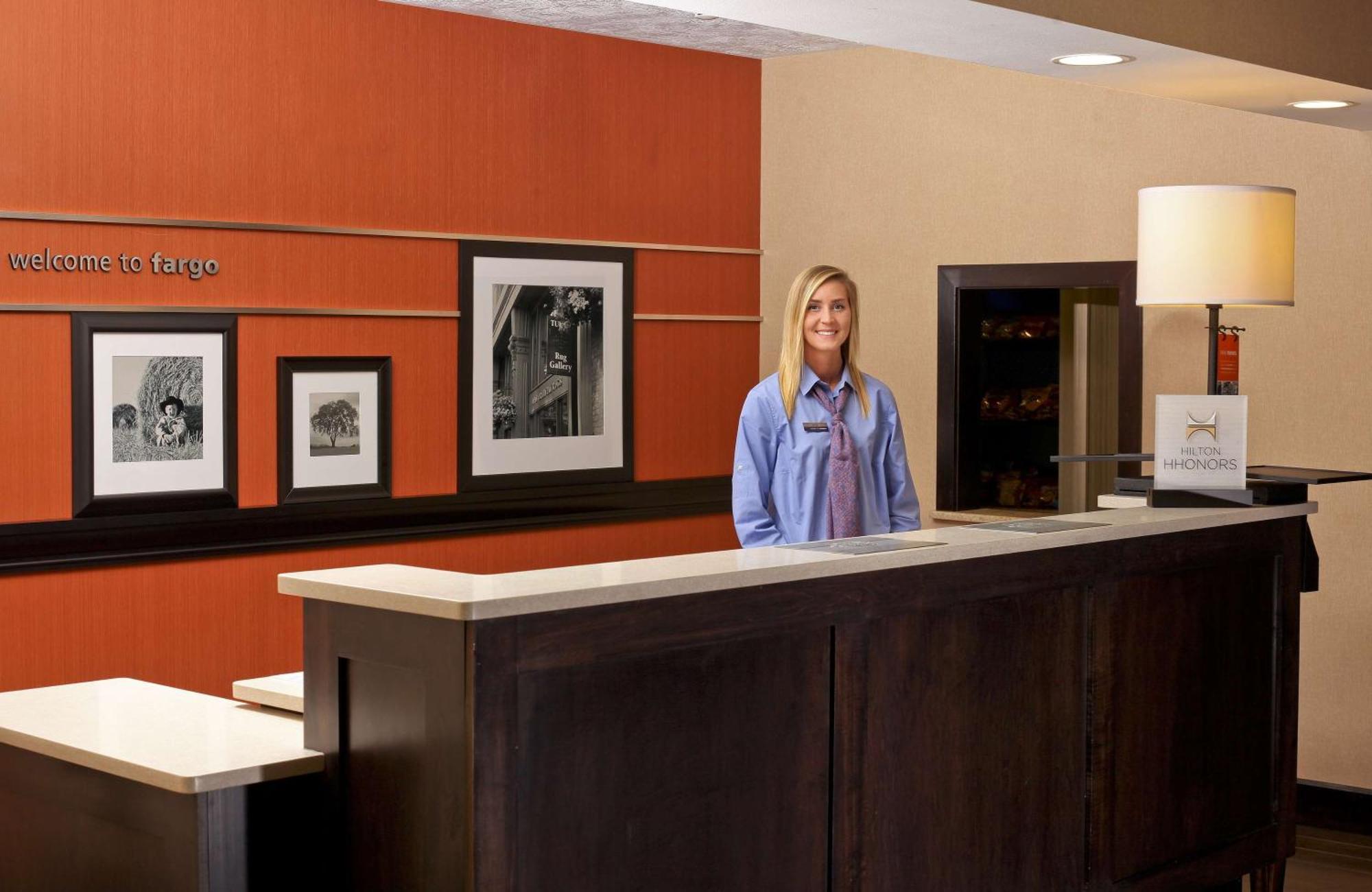 Hampton Inn & Suites Fargo Medical Center Exteriör bild
