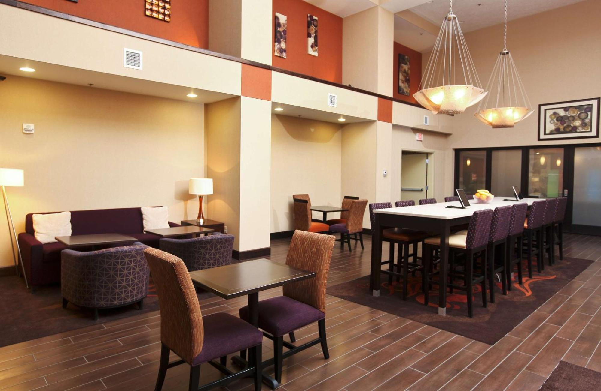 Hampton Inn & Suites Fargo Medical Center Exteriör bild